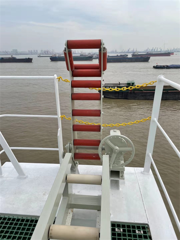 Cable Guide Device on Vessel