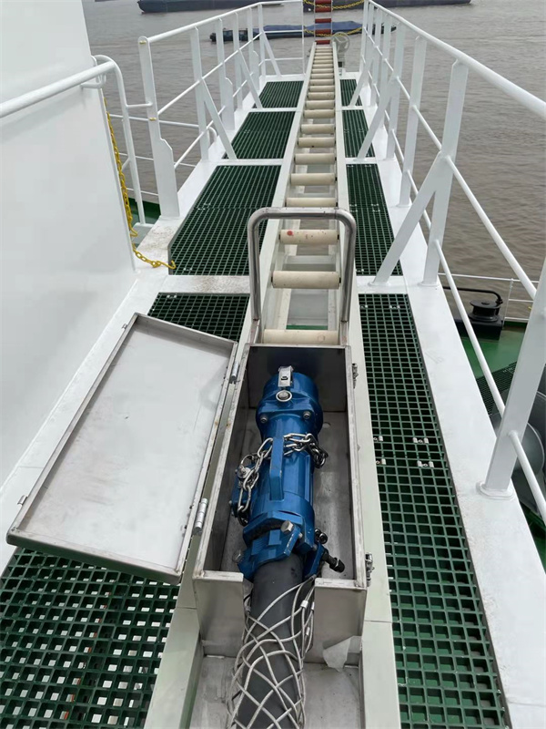 Cable Guide Device on Vessel